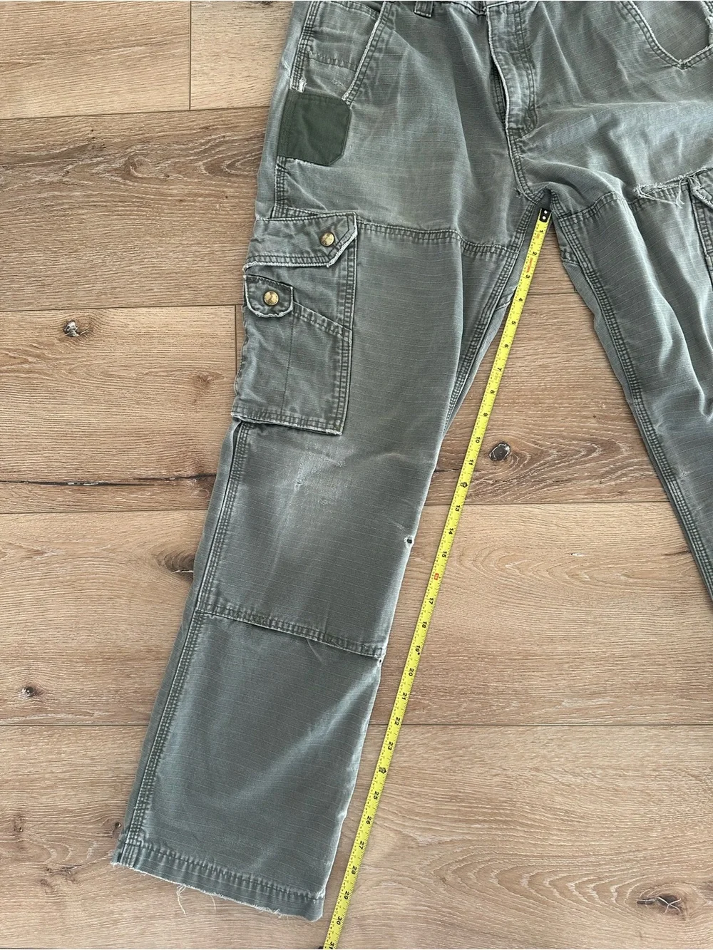 Carhartt Cargo Pants Distressed Workwear Aesthetic Vintage-Inspired Streetwear